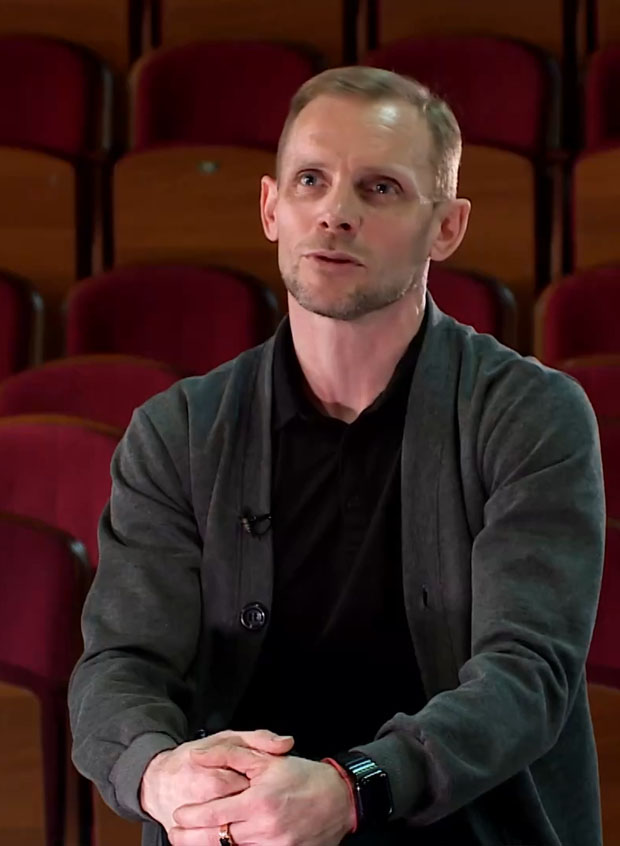 Танцор и балетмейстер Денис Соловьёв: «Мой путь на сцене и в жизни – вечное движение» 